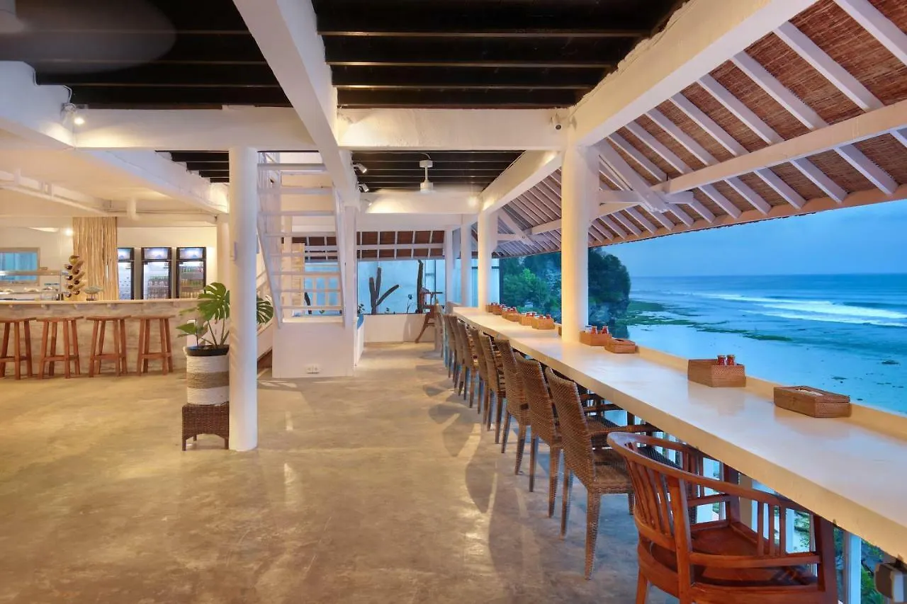 فندق Impossible Cliff House أُلُواتو